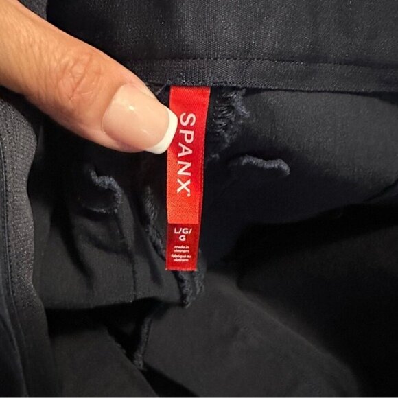 SPANX Ankle Straight Leg Jeans Black - Size Large (High Rise Sculpting Denim) - Picture 7 of 10